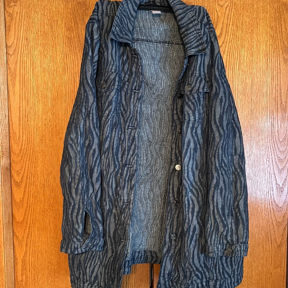 Like new (worn twice) sz 3 Chico’s fancy styled denim jacket.